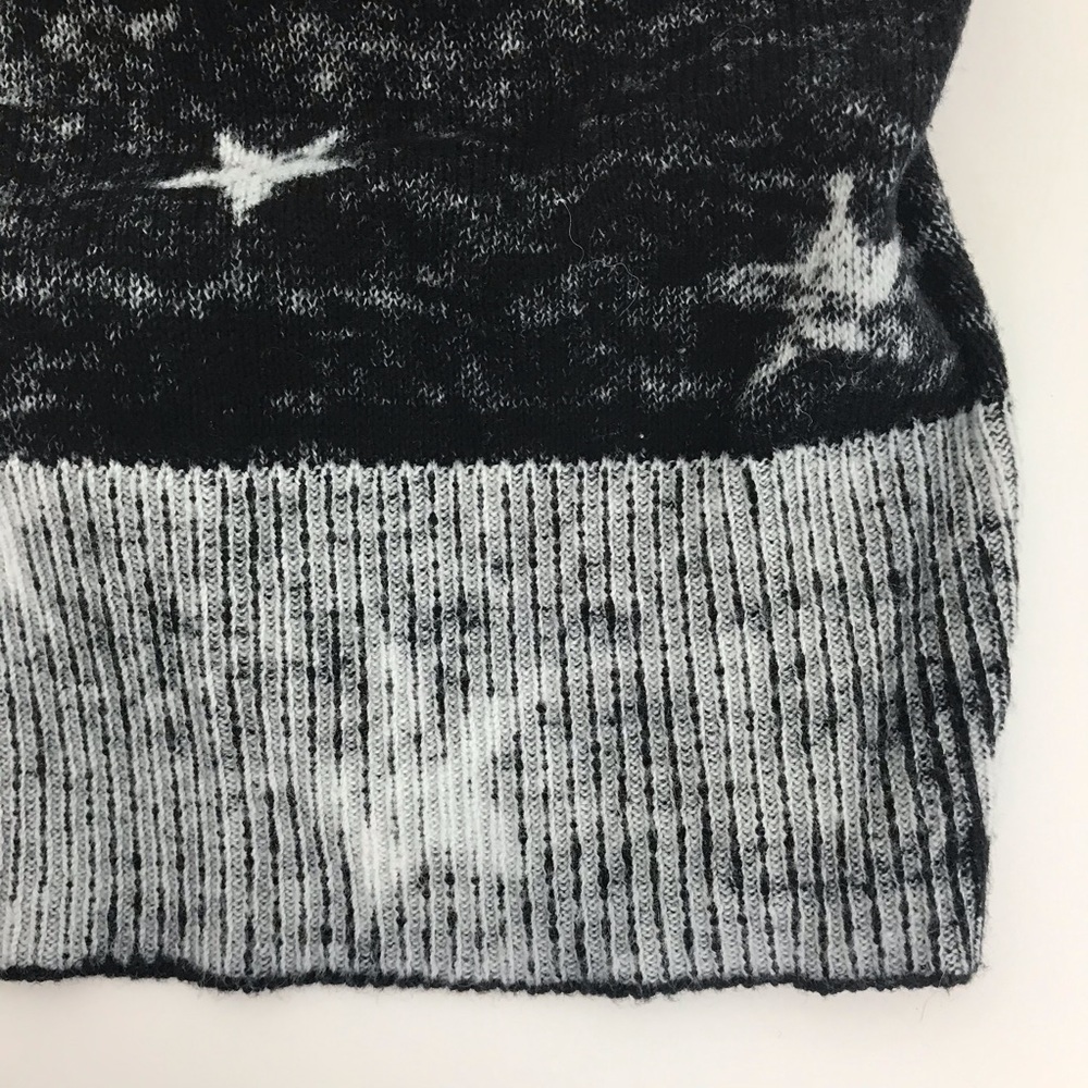 torrid 00X Black and White Star Print cut out Sweater - Picture 5 of 8